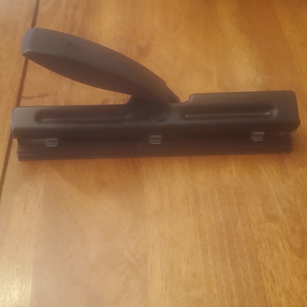 Acco Adjustable 2/3 Hole Punch with Lever